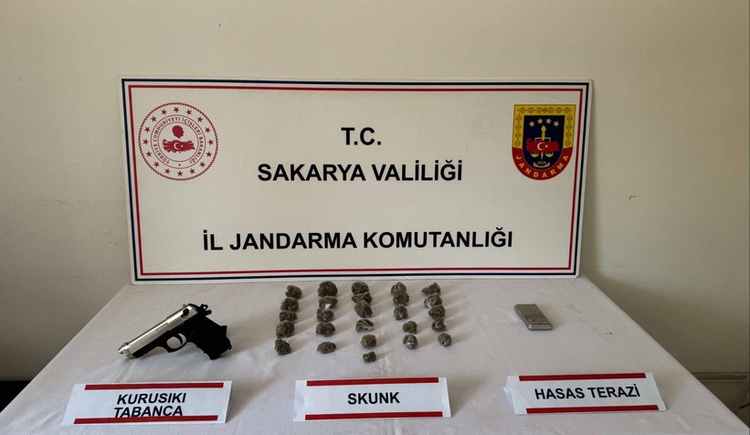 Zehir tacirlerine üç ilçede operasyon