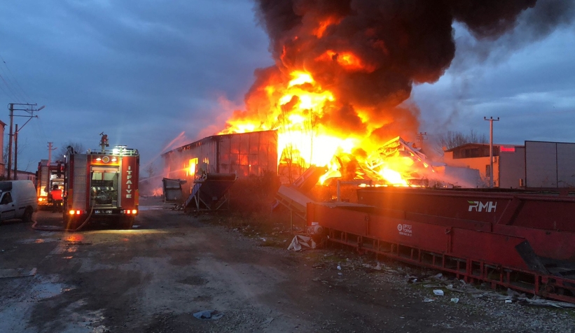 Zirai aletlerde yangın; Alevlere teslim oldu