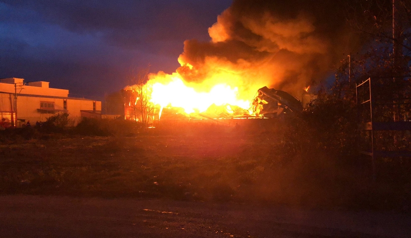 Zirai aletlerde yangın; Alevlere teslim oldu