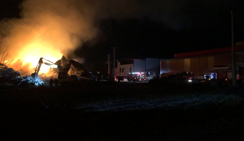 Zirai aletlerde yangın; Alevlere teslim oldu