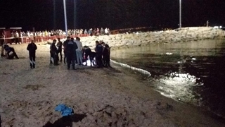 Gece denize giren genç hayatını kaybetti