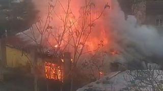 Gecekondusunu ateşe verdi