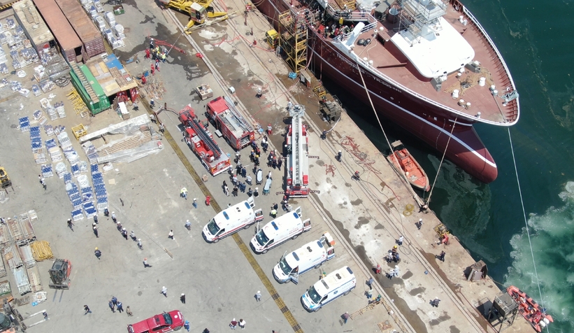 Gemide yangın: 2'si ağır 4 yaralı