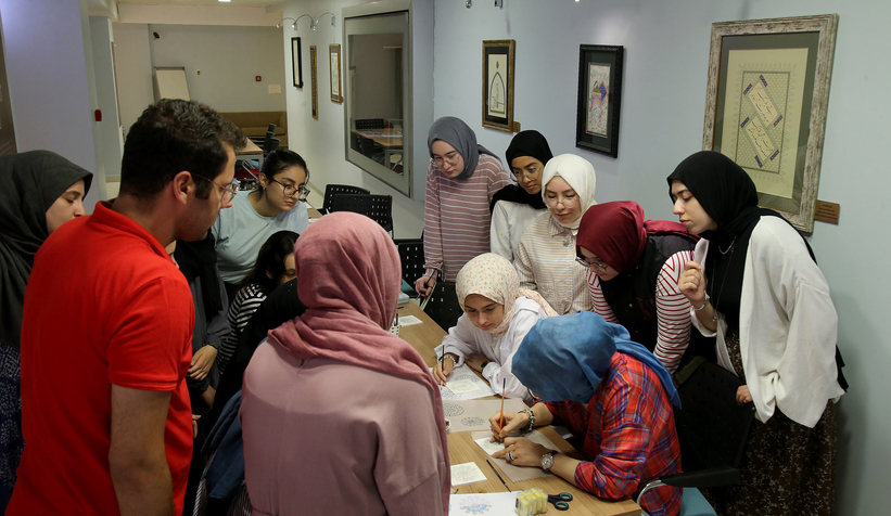 Genç atölyede eğitimler sürüyor