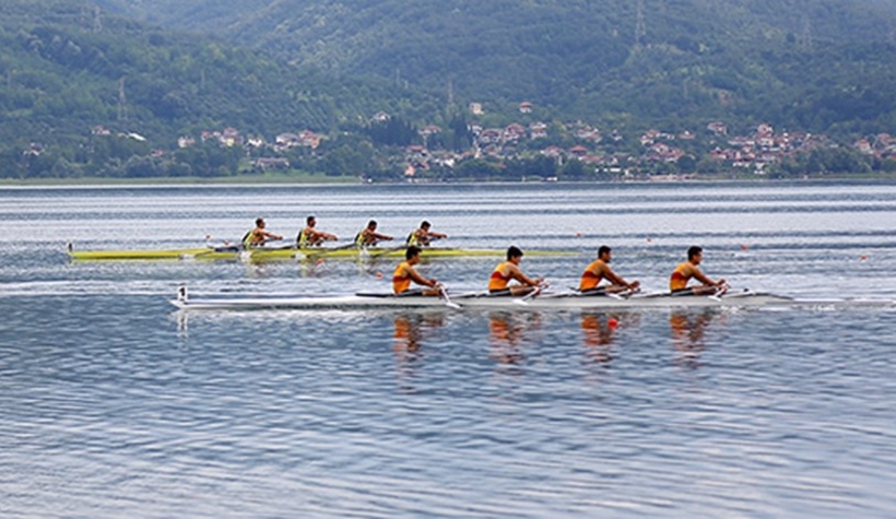Gençler Türkiye Kürek Şampiyonası Sapanca'da başladı