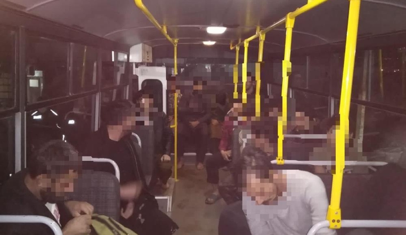 Geri dönüşüm atölyesine baskın; 12 kaçak göçmen yakalandı