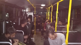 Geri dönüşüm atölyesine baskın; 12 kaçak göçmen yakalandı