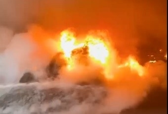 Geri dönüşüm fabrikasındaki yangın korkuttu