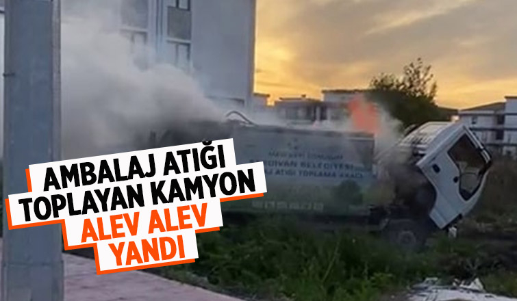 Geri dönüşüm malzemesi taşıyan kamyon yandı