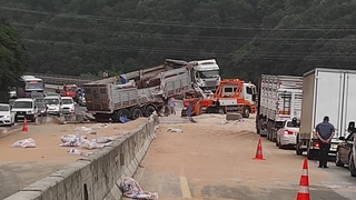 Geyve Boğazında karayolu yemle kaplandı