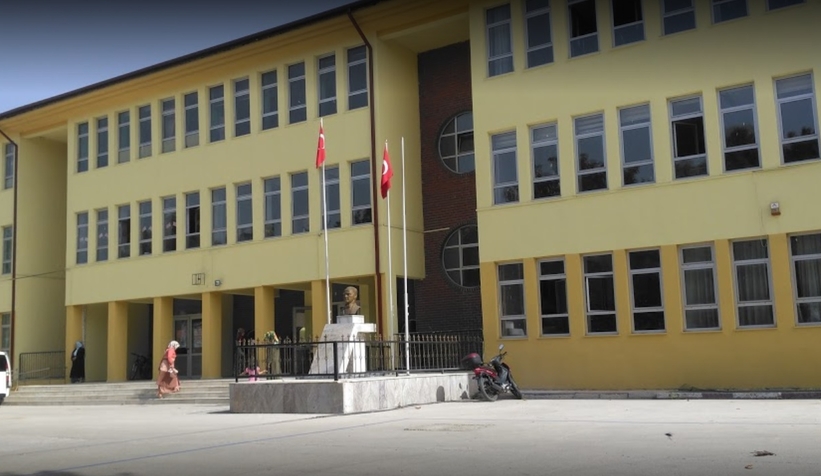 Geyve'de iki okul karantinaya alındı