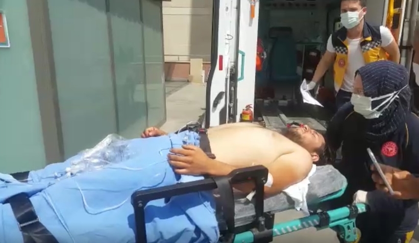 Geyve'de kanlı saldırı, Baba öldü, iki oğlu yaralı