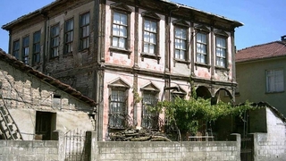 Geyve'nin en eski evi yabancıya satılmadı