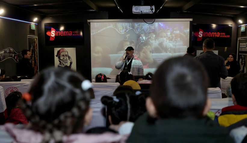 Gezen Sinema Tırı çocukları beyaz perdeyle buluşturuyor