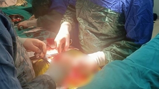 Göğsünden bıçaklandı, acil müdahale ile hayata tutundu