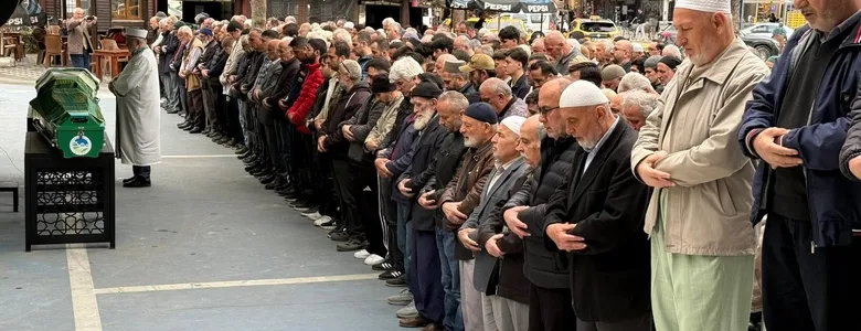 Göğsünden bıçaklanıp öldürülmüştü, toprağa verildi