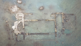 Göl çekildi; kayıklar karaya oturdu, bazilika gün yüzüne çıktı