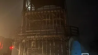 Göl kenarındaki kuş gözlem kulesi yandı