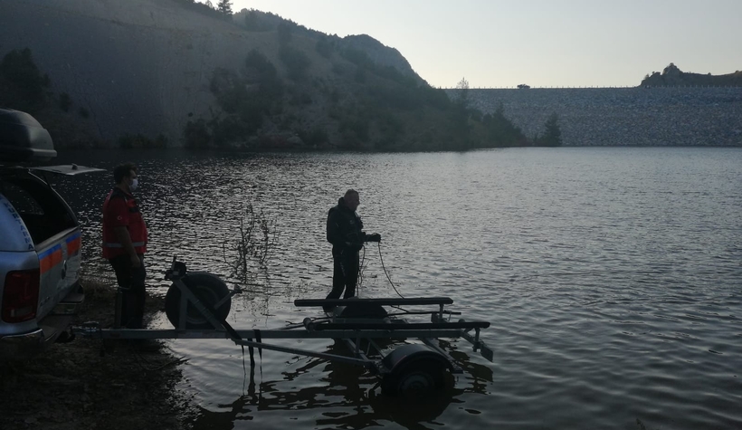  Gölete düşen anne ile kızı boğuldu