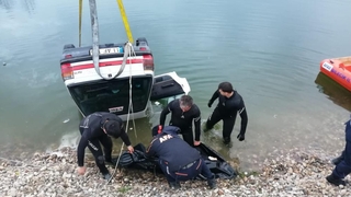 Gölette düşen otomobilden karı kocanın cesedi çıktı