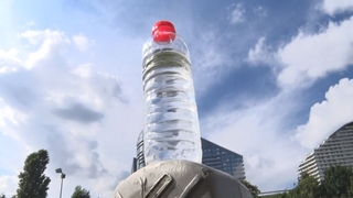 Güneşte bırakılan pet şişeye dikkat