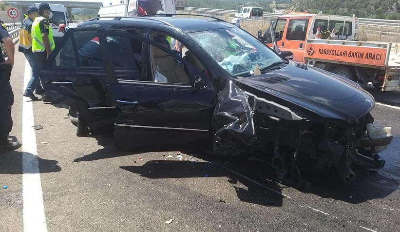 Gurbetçi aile kaza yaptı: 4 yaralı