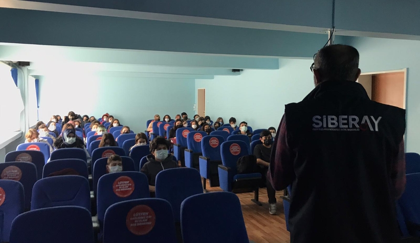 Güvenli internet kullanımını anlattılar