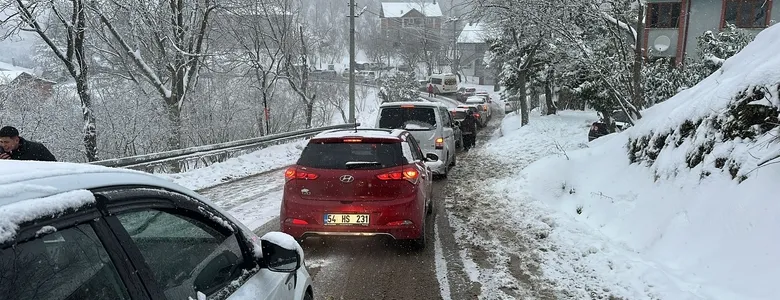Güzlek’te kızak keyfi, ulaşımda çile