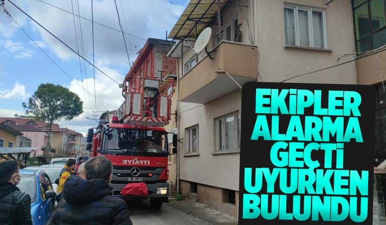 Haber alınamayan yaşlı adam evde uyurken bulundu