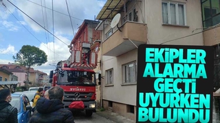 Haber alınamayan yaşlı adam evde uyurken bulundu