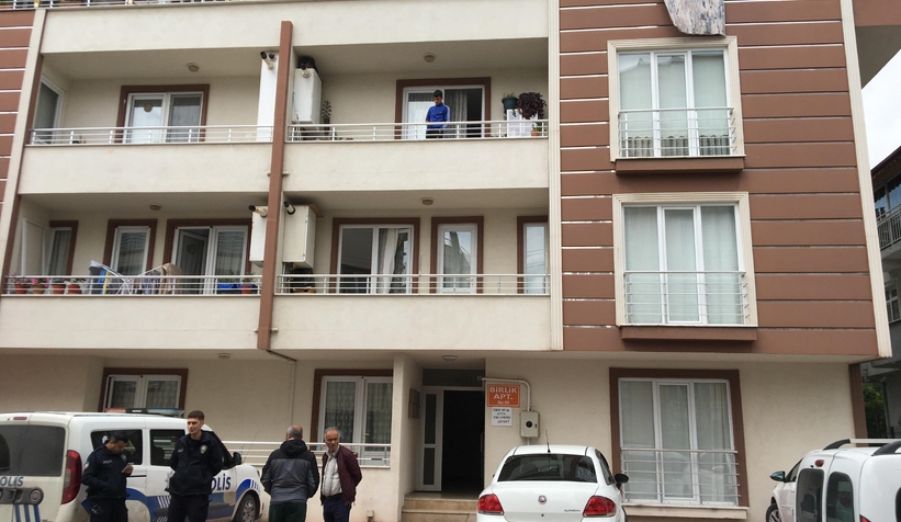 Haber alınmayan kadın evinde ölü bulundu
