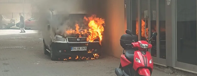 Hafif ticari araç alev alev yandı