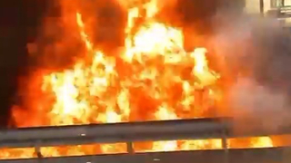 Hafif ticari araç alev alev yandı