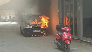 Hafif ticari araç alev alev yandı