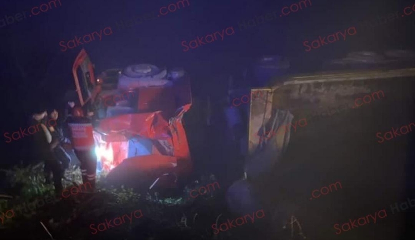 Hafriyat kamyonu devrildi