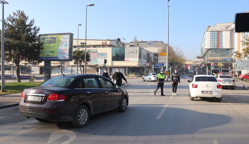 Hafta sonu yasağın ilk gününde polis denetimde