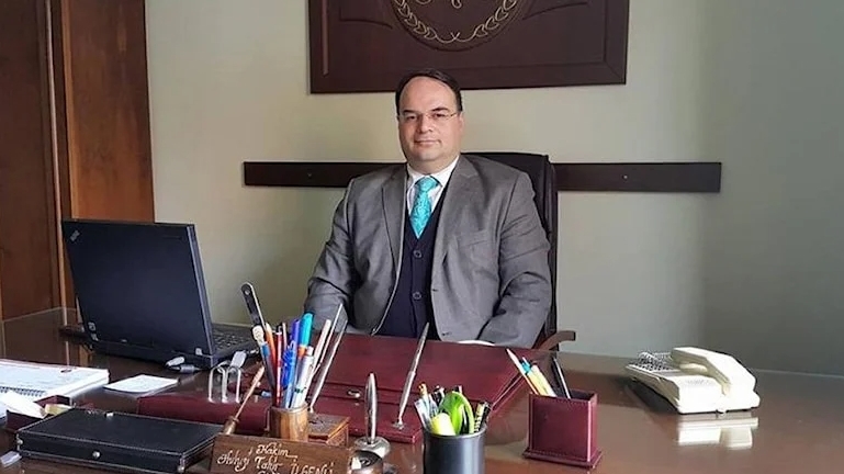 Hakim odasında ölü bulundu