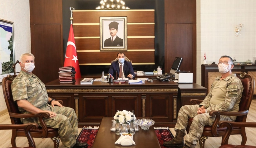 Halef-Selef komutanlardan Vali Kaldırım’a ziyaret