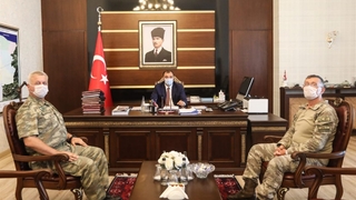 Halef-Selef komutanlardan Vali Kaldırım’a ziyaret