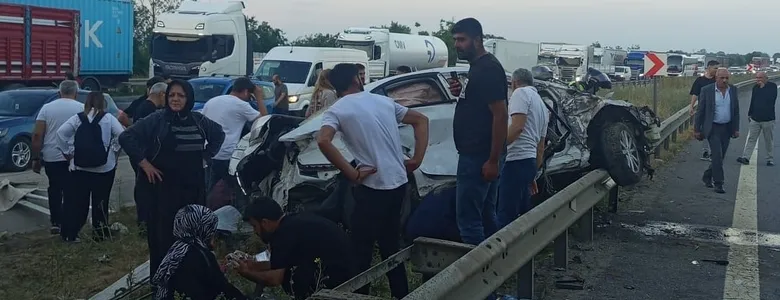 Halı yüklü tır ile otomobilin karıştığı kaza: 6 yaralı