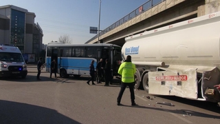Halk otobüsü ile tehlikeli madde taşıyan tanker çarpıştı