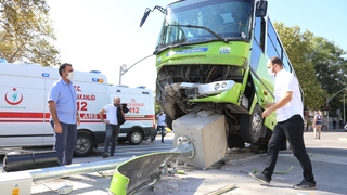 Halk otobüsü şaha kalktı: 7 yaralı