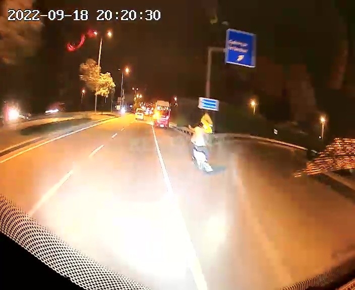 Halk otobüsüne silahlı saldırı kamerada