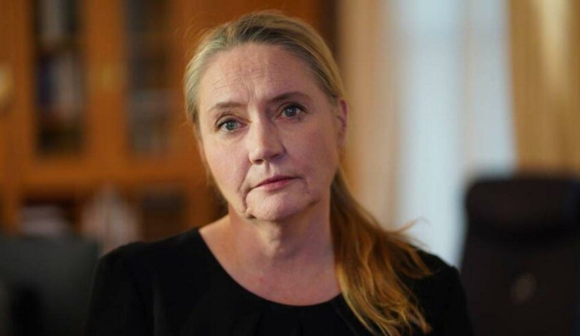 Halkın vergileriyle ödenen eve yerleşti, istifa etti