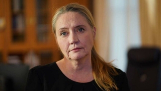 Halkın vergileriyle ödenen eve yerleşti, istifa etti