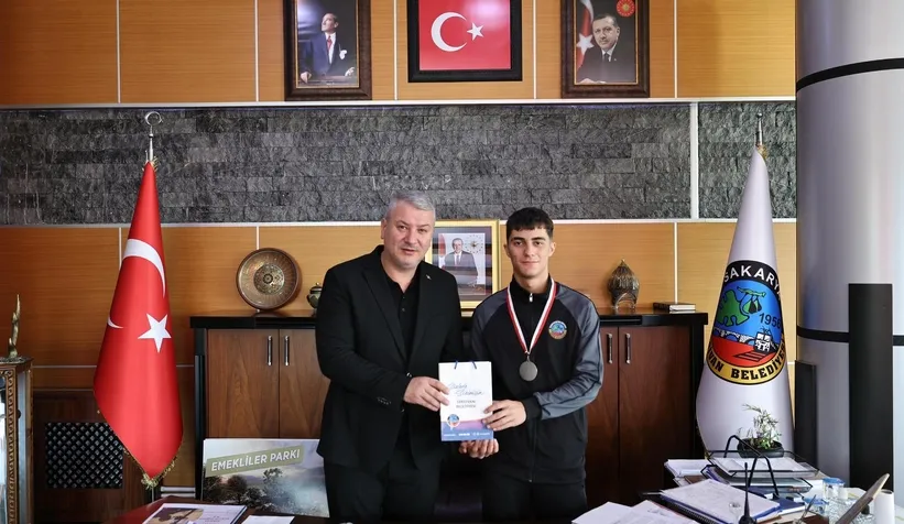 Halterin genç yıldızı, Başkan Çelik’in konuğu oldu