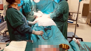 Hamile olduğunu sanıyordu, karnından 15 kilo kist çıktı