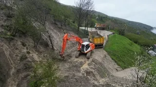 Hanyatak yolu heyelanda kapanmıştı, ekipler çalışıyor
