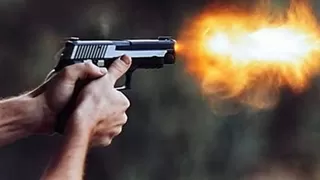 Hasmına kurşun yağdırdı