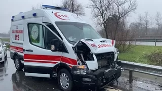 Hasta nakli yapan ambulans kaza yaptı: 2 yaralı